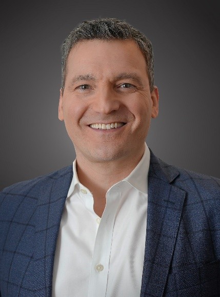 Headshot of The Honourable Evan Solomon