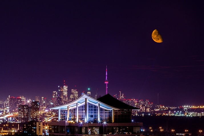 Photo de la silhouette de Toronto depuis le Celebration Square à Mississauga